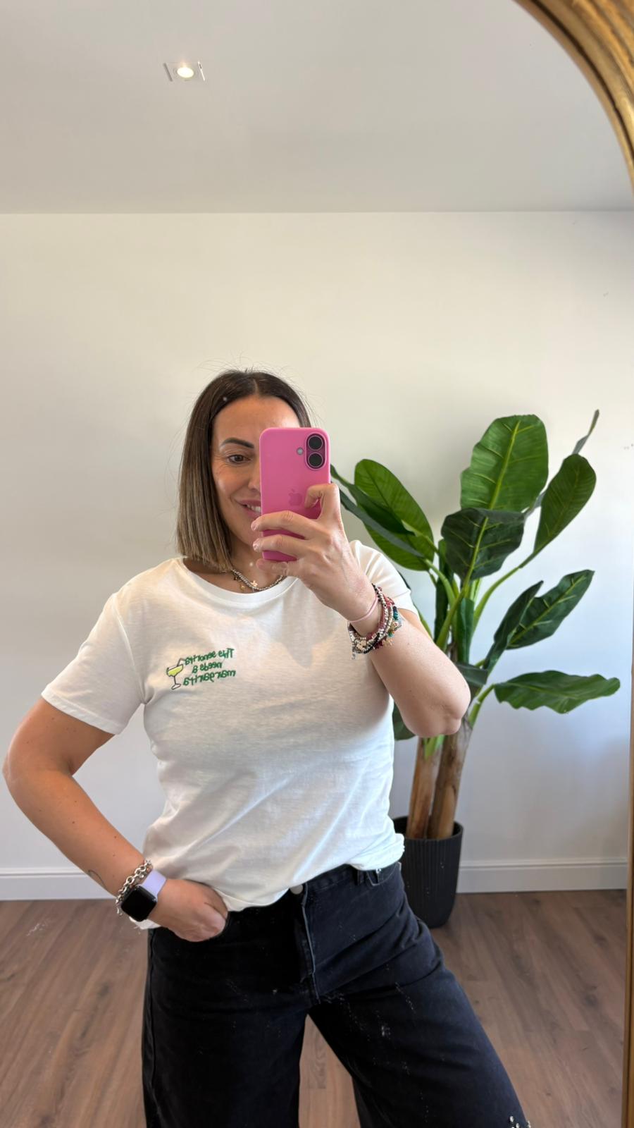 T-SHIRT "THIS SENORITA NEEDS A MARGARITA" V0700 NEW