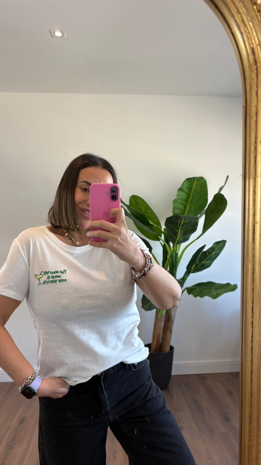 T-SHIRT "THIS SENORITA NEEDS A MARGARITA" V0700 NEW