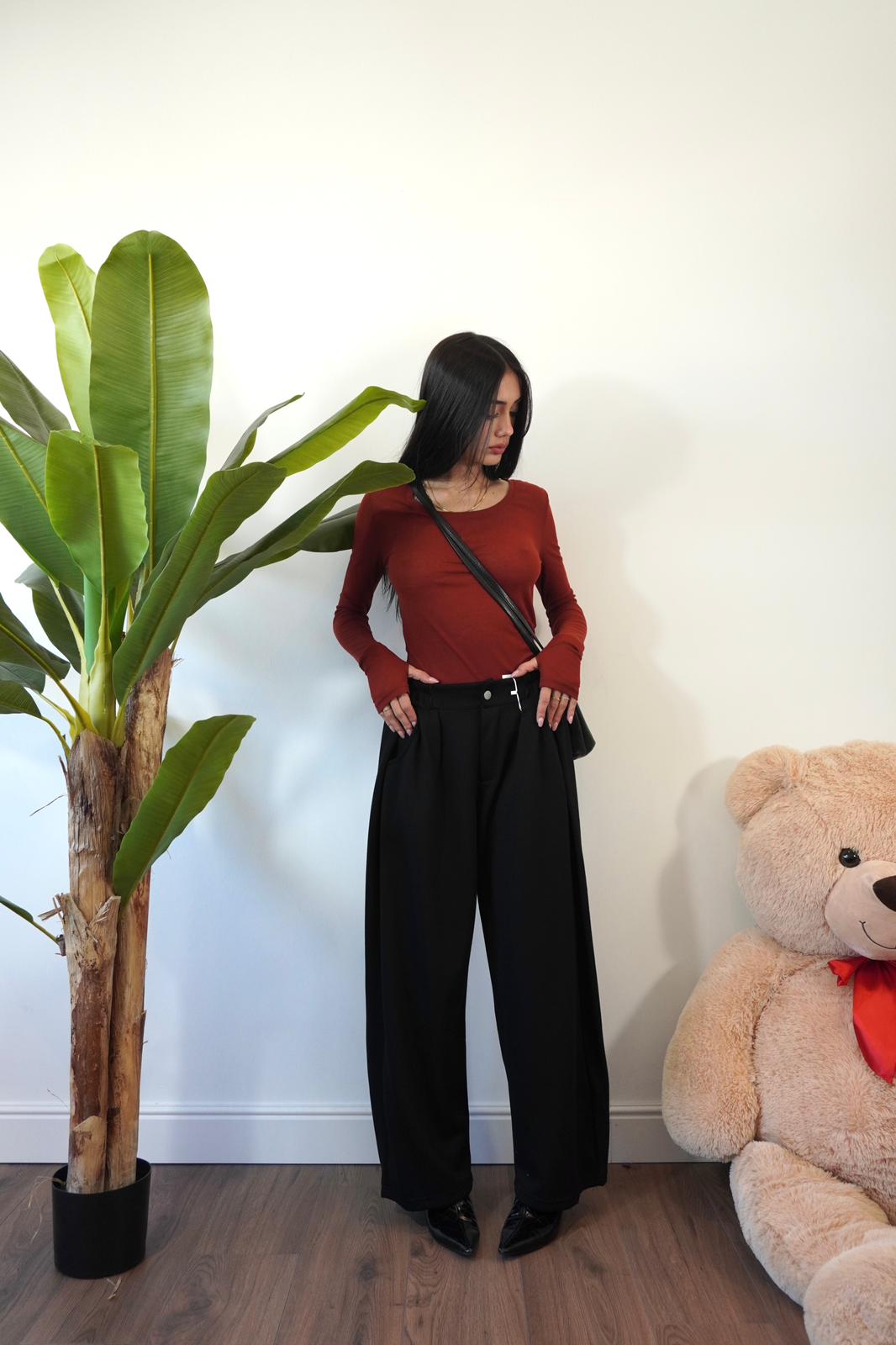 PANTALONE NERO CON BOTTONE 53118 NEW