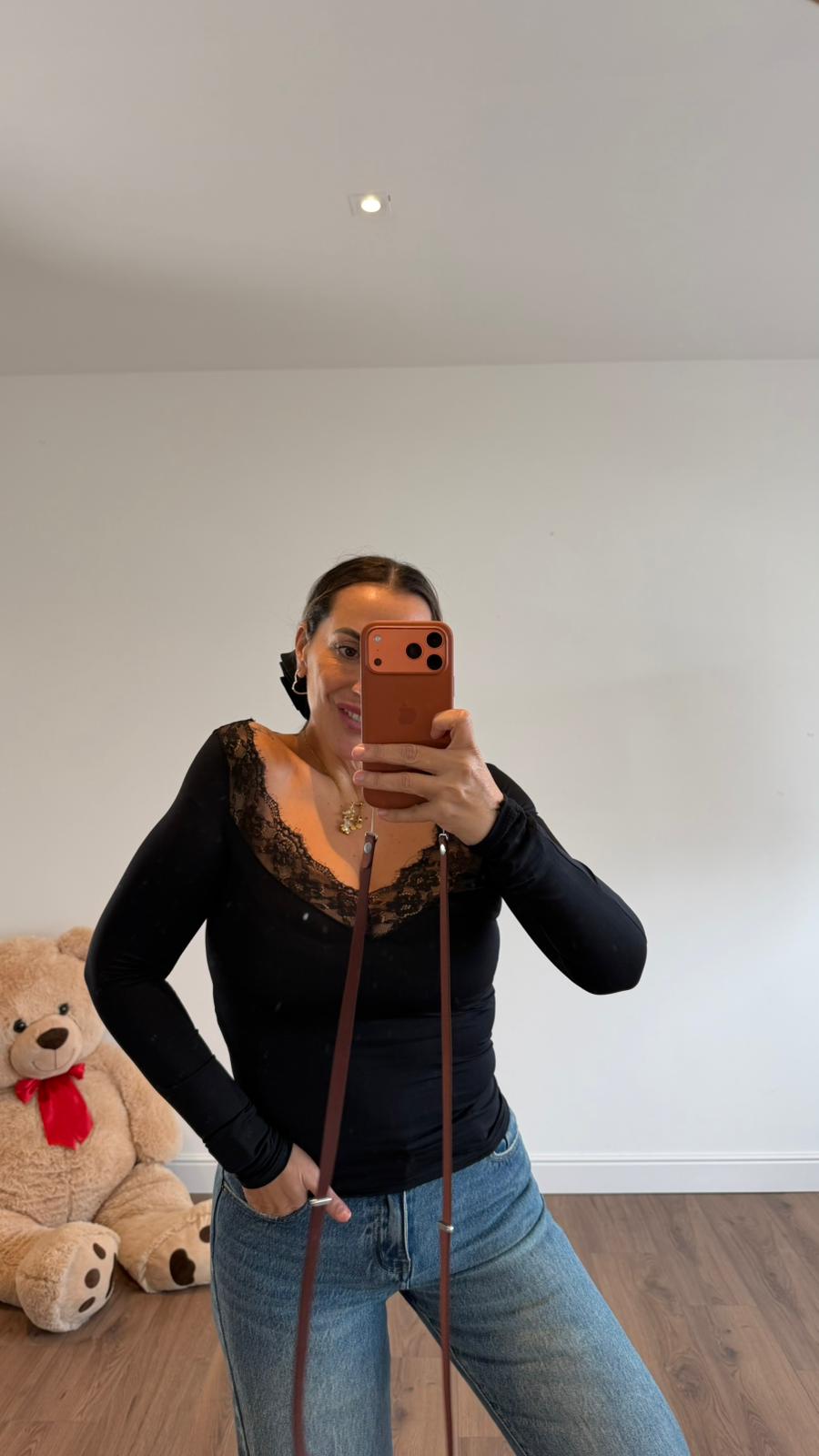 MAGLIA CON SCOLLO IN PIZZO A14243 NEW