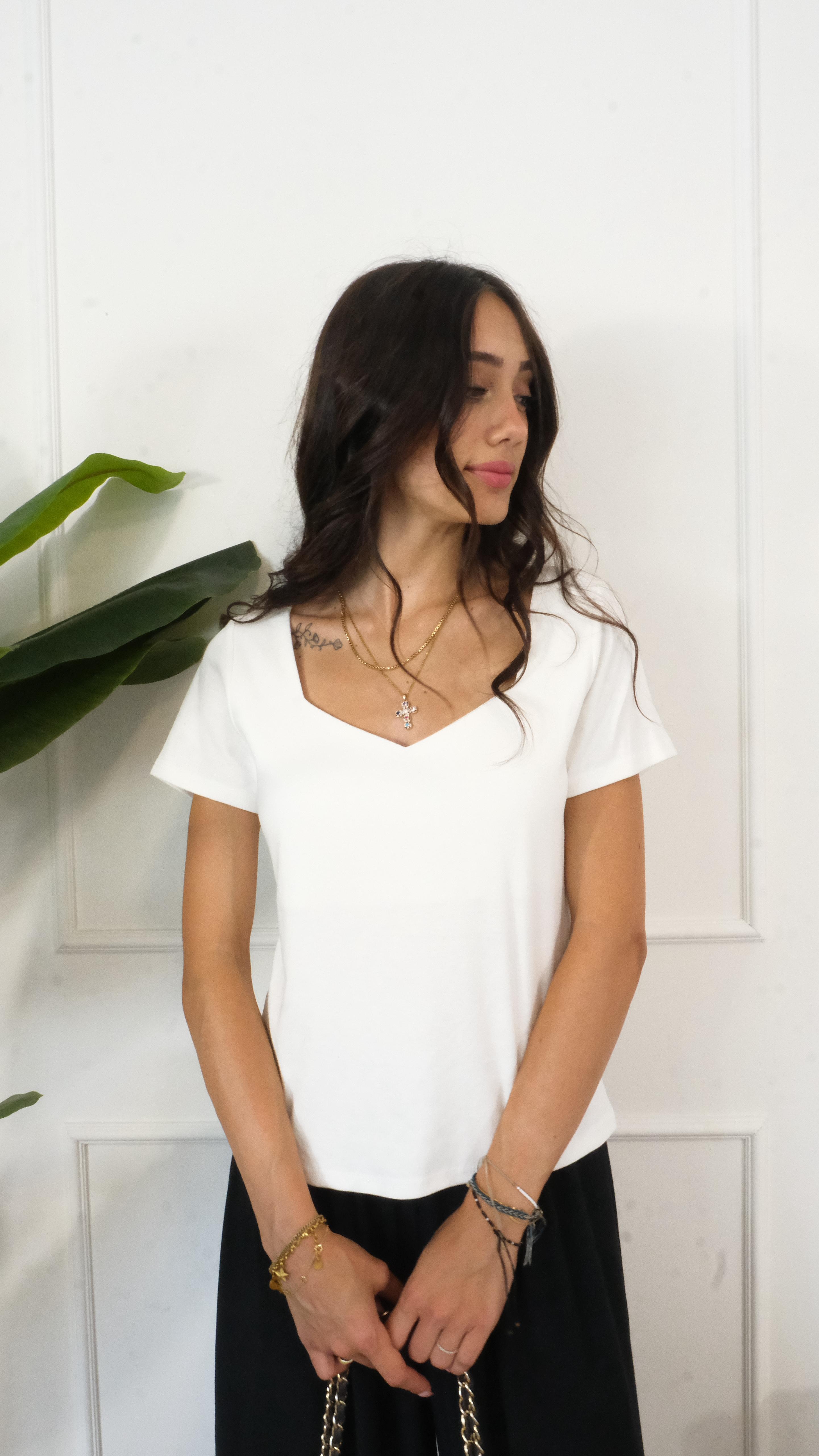 T-SHIRT SCOLLO PARTICOLARE E5006 NEW