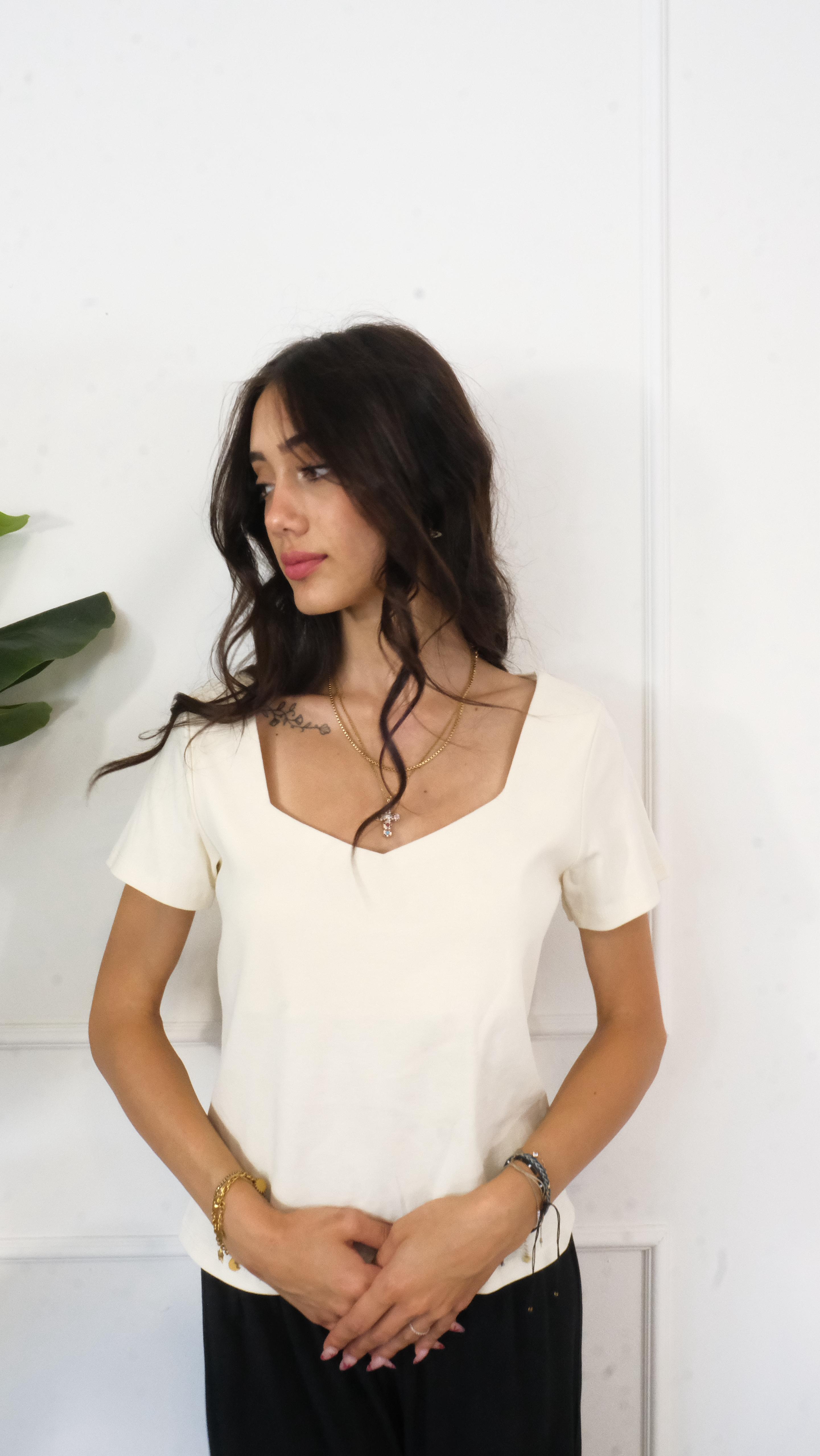 T-SHIRT SCOLLO PARTICOLARE E5006 NEW