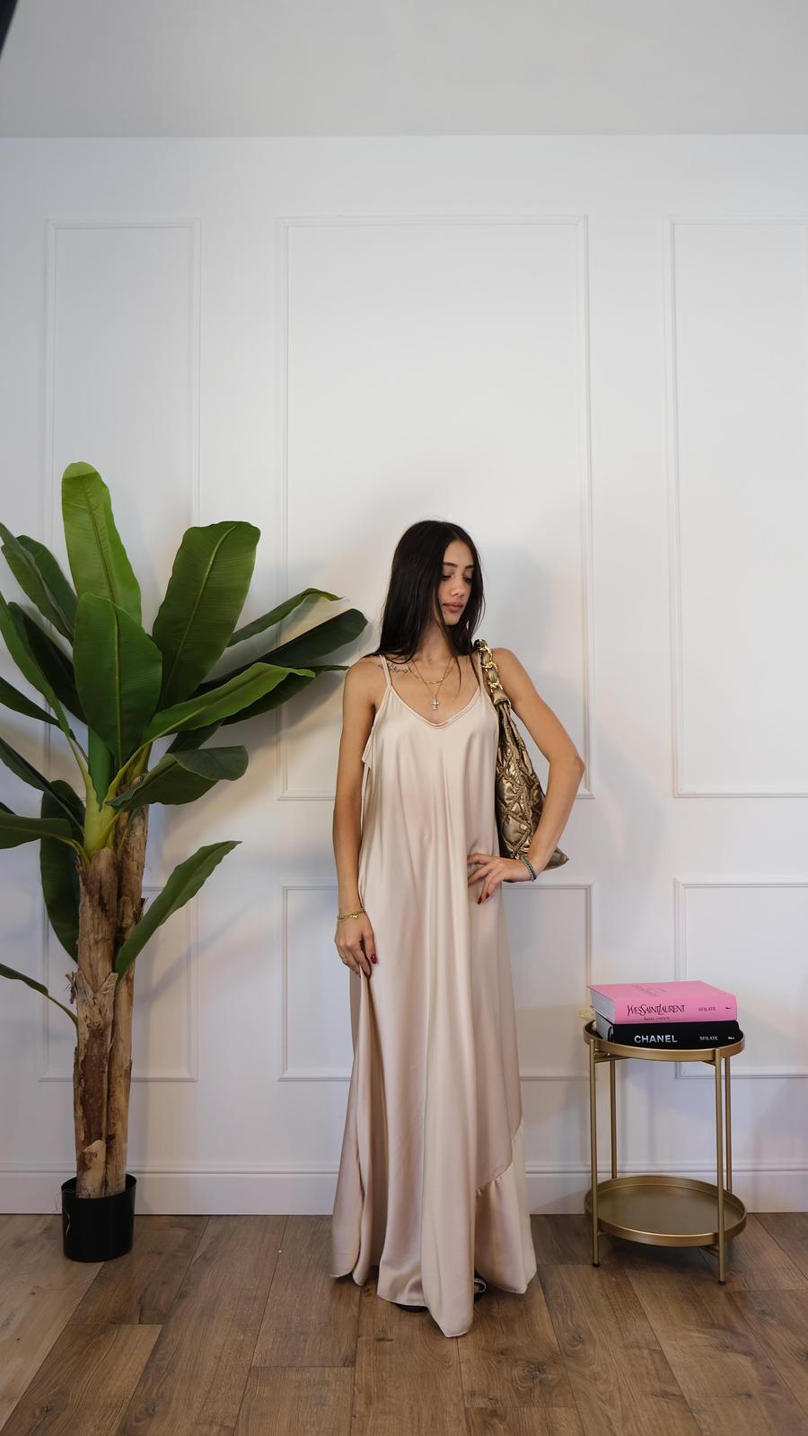 ABITO IN RASO BEIGE NEW
