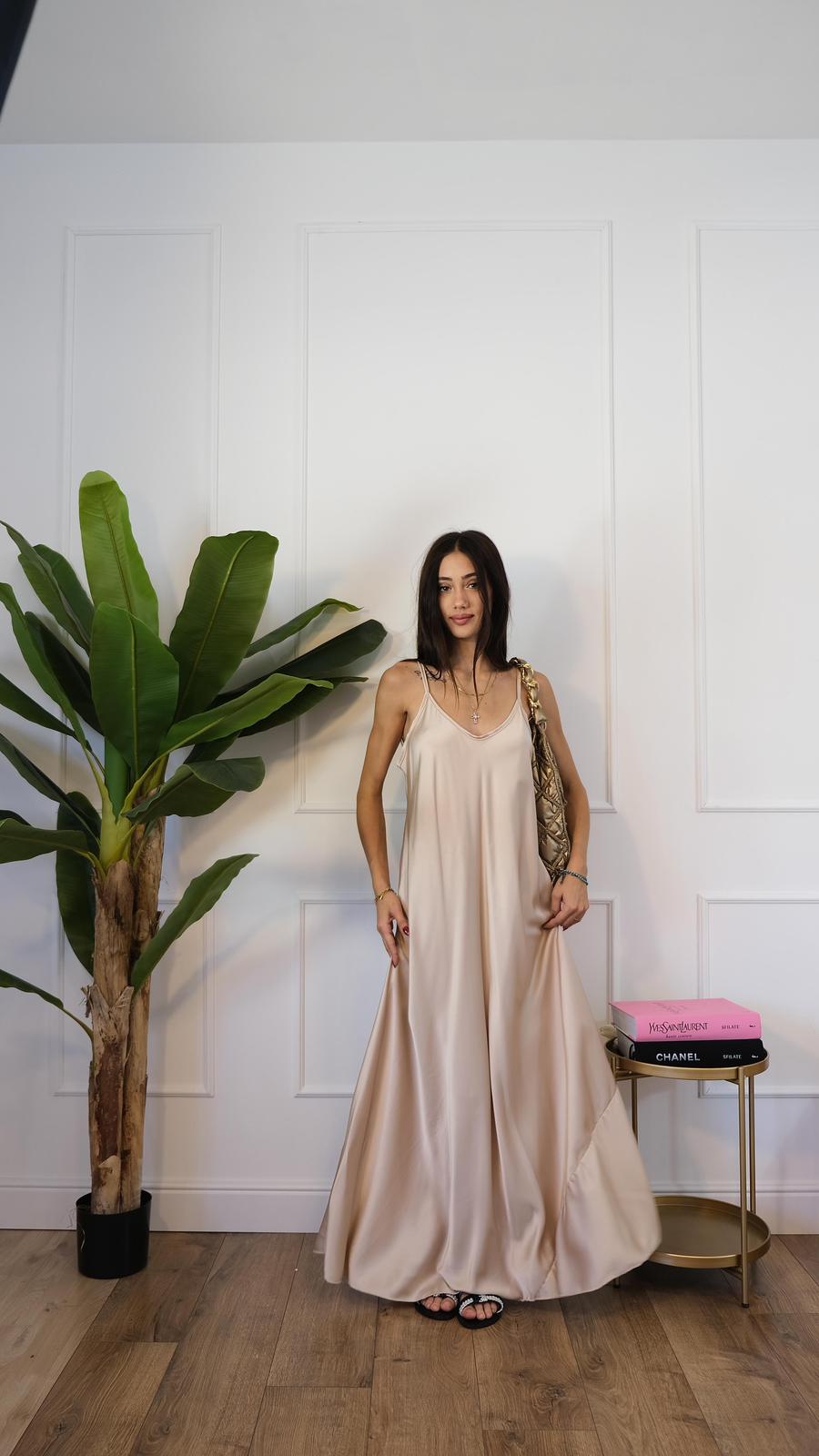 ABITO IN RASO BEIGE NEW
