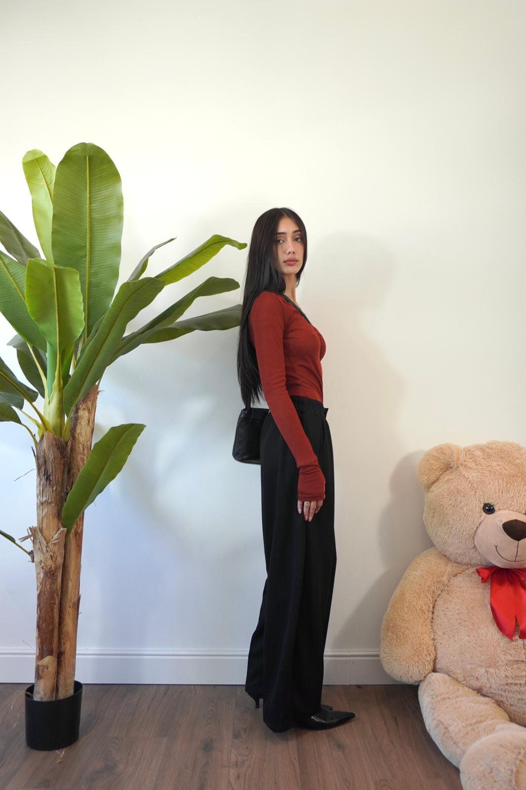 PANTALONE NERO CON BOTTONE 53118 NEW